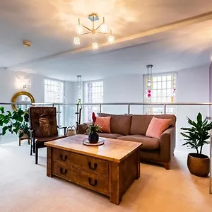 Apartment Lux Duplex 19th Century Chapel Centre, Wakefield