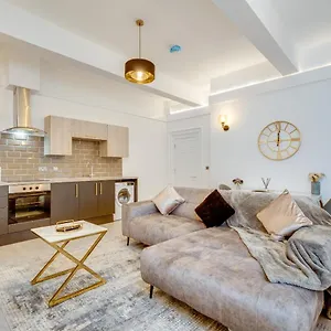 Apartment Town House, Wakefield